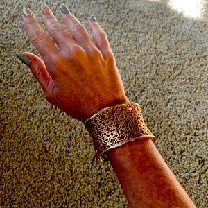 Kendra Scott bracelet and earrings